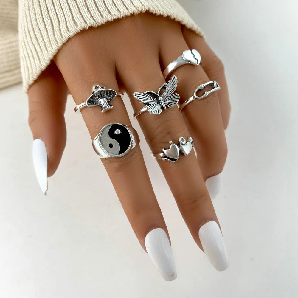 Vintage Gothic Heart Rings Set For Women Men Punk Playing Card Spades Geometric Hollow Butterfly Ring Retro Finger Ring Jewelry