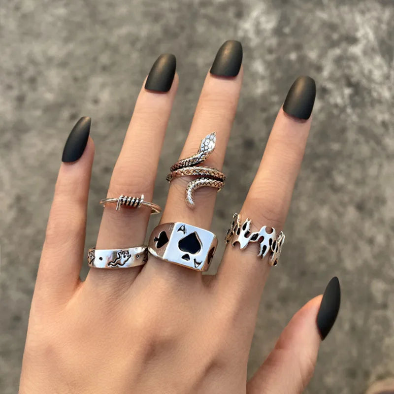 Vintage Gothic Heart Rings Set For Women Men Punk Playing Card Spades Geometric Hollow Butterfly Ring Retro Finger Ring Jewelry